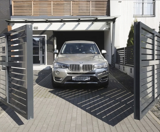 Ворота в Павловской